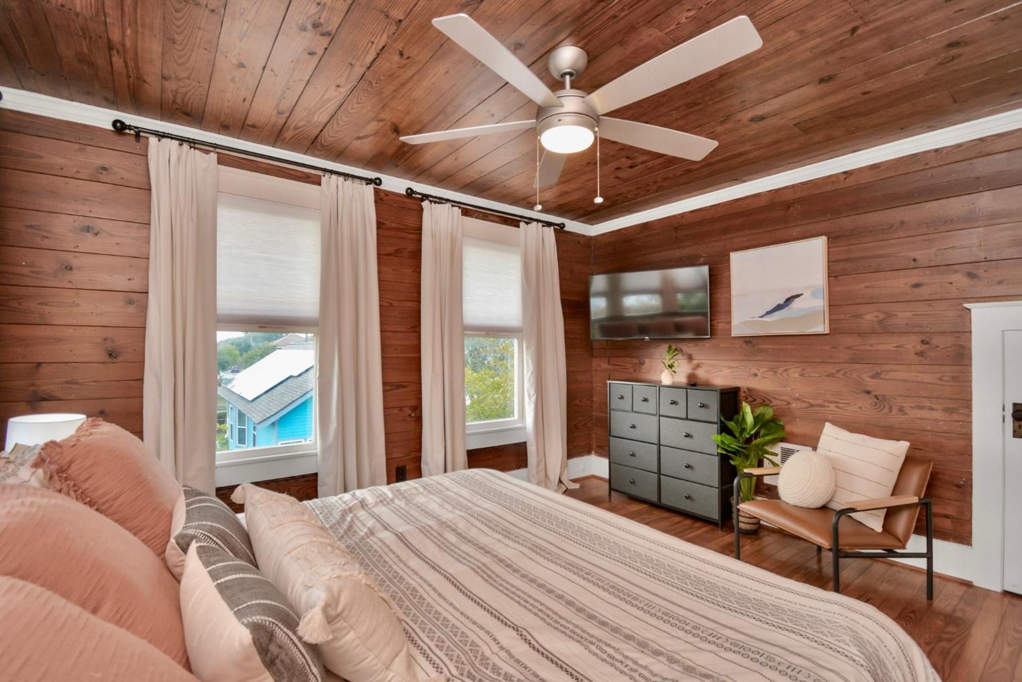 Coastal Craftsman- Walk To Beach & Pleasure Pier- As Seen On 'Restoring Galveston' Экстерьер фото